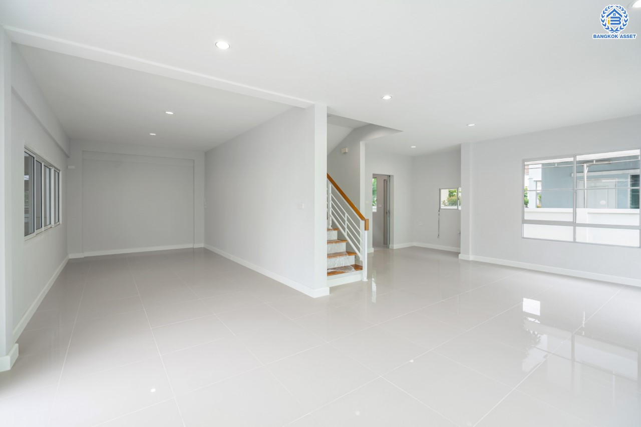 บ้านมือสองตกแต่งใหม่ คุณภาพแบรนด์ LH ม.ชัยพฤกษ์ ราชพฤกษ์-แจ้งวัฒนะ หลังมุม เนื้อที่ 58.8 ตร.ว. ฟังก์ชัน 3 ห้องนอน 3 ห้องน้ำ 2 ที่จอดรถ ภายในตกแต่งหรูหรา บนทำเลศักยภาพติดถนนราชพฤกษ์ เชื่อมสู่แจ้งวัฒนะได้อย่างรวดเร็ว และเพียง 10 นาทีถึงรถไฟฟ้า "สถานีบางรักใหญ่"...